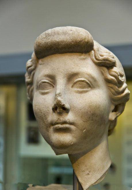 可能说起莉薇娅,很多人不知道,但说起她的丈夫,大家一定不陌生.