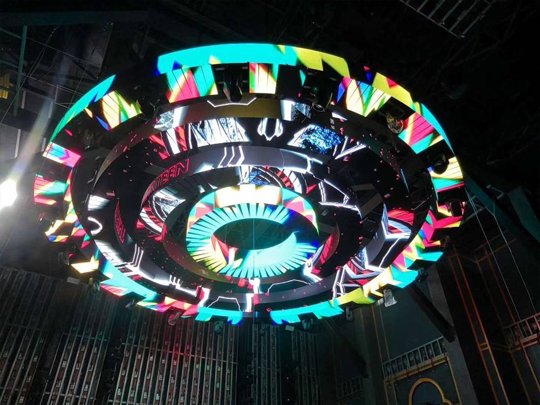 无论是圆形,弧形,波浪形还是其他复杂的几何形状,异形led显示屏都能