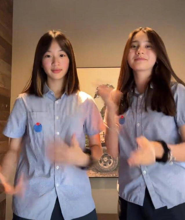 视频中,知名演员吴尊的大女儿neinei吴欣怡与同学们在校园里共同跳舞