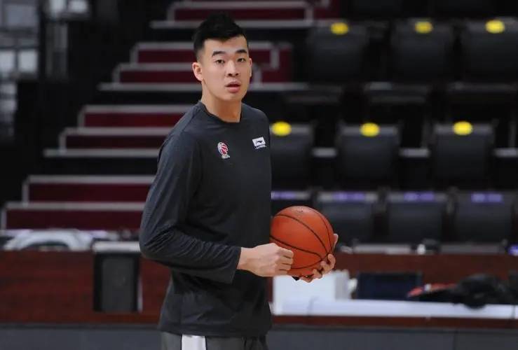 小马哥 马国栋:低位技术并不算出色,只是单纯的依靠身高!