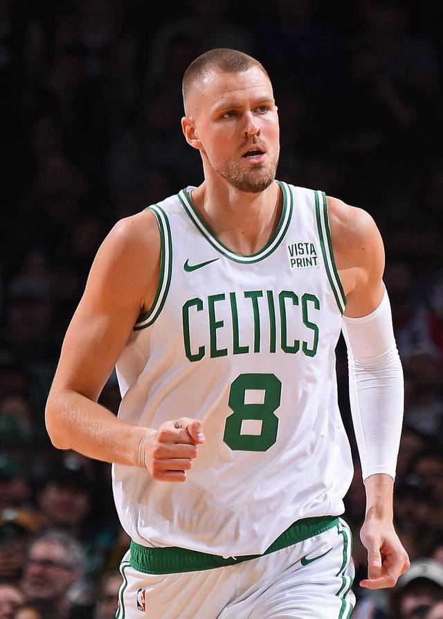 2米2以上的nba球星是否容易受伤?探析历史中锋的健康状况