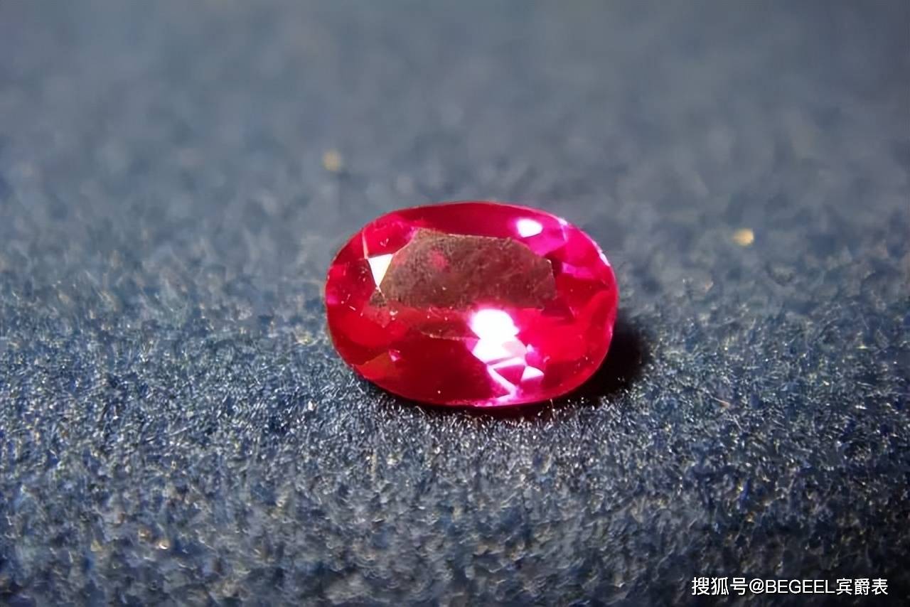人造宝石和天然宝石的价格区别在哪(人造宝石和天然宝石的价格区别在哪里)