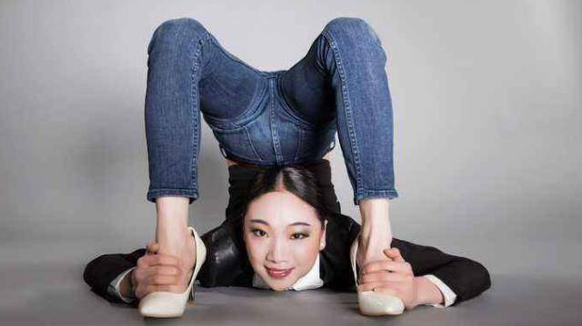 年龄还小的女孩子而言,但是刘藤展现出了和年龄不相符的吃苦耐劳精神