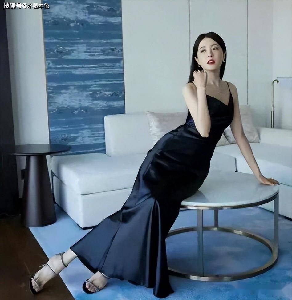 内娱"半老徐娘"只服这6位,美背长腿,风韵犹存,越老越有韵味