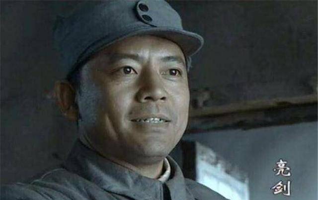 何政军:为父亲拍《亮剑》,错过巩俐娶初恋,出道36年一身清白