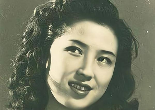 卢小嘉暴打黄金荣,和溥仪的弟媳有染,亲爹下野后他的结局如何?