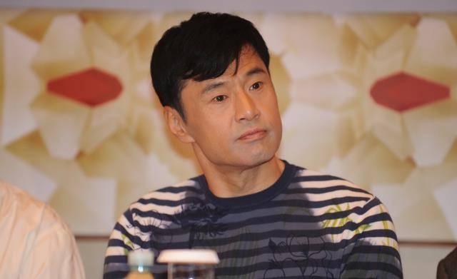 于荣光:出身京剧名家,父亲患病隐瞒7年,63岁与妻子和平分手