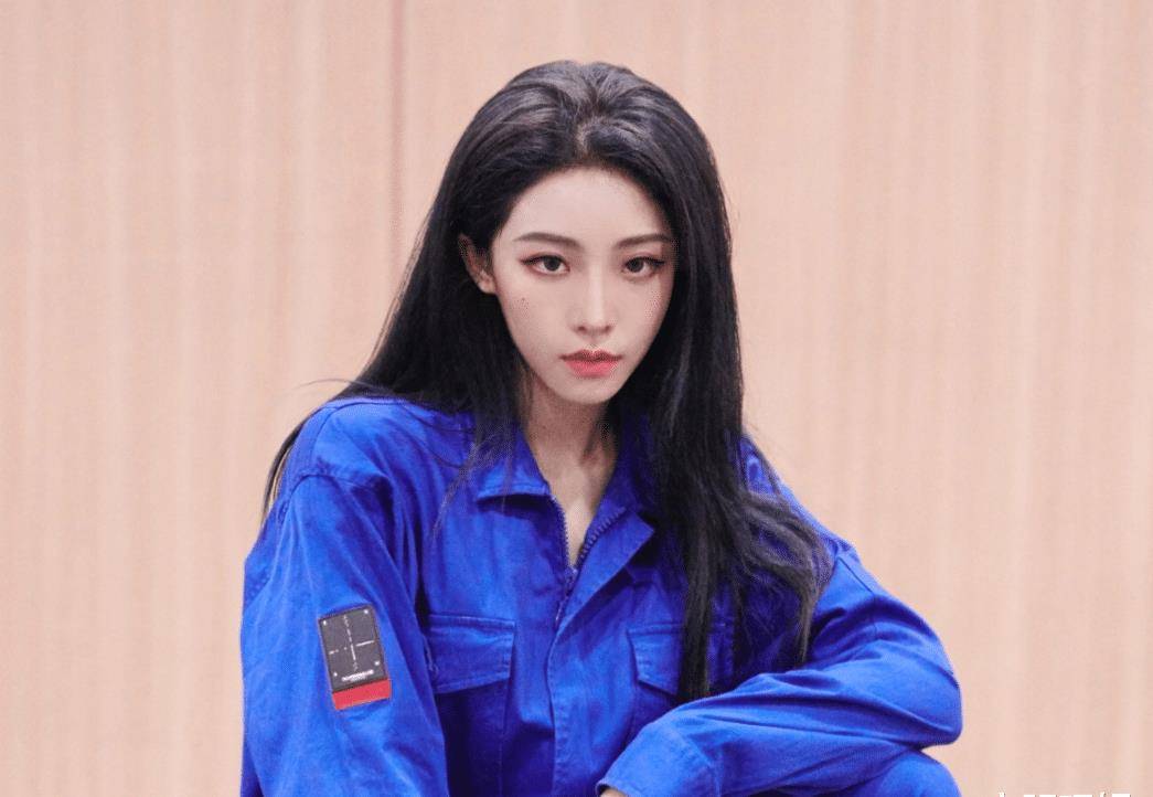 the9谢可寅晒训练照,我却注意到地上的喻言,这姿势认真的吗