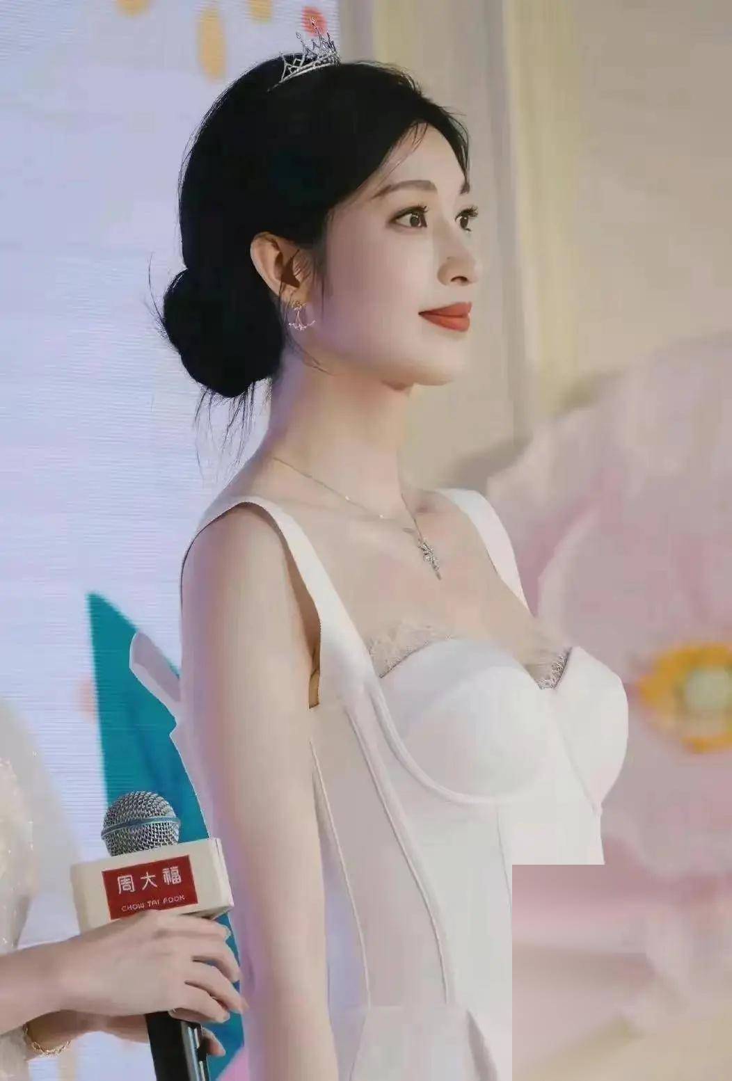 张俪39岁生日写真曝光,这女神般的美貌和魅力让人瞠目结舌,这谁顶得住