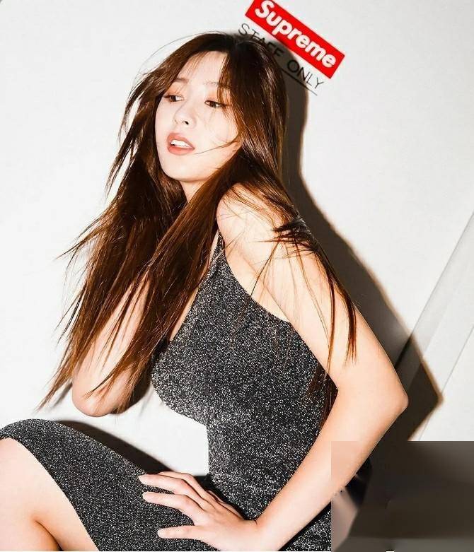 36岁吴夏荣,美得震撼人心,成为写真界的焦点!