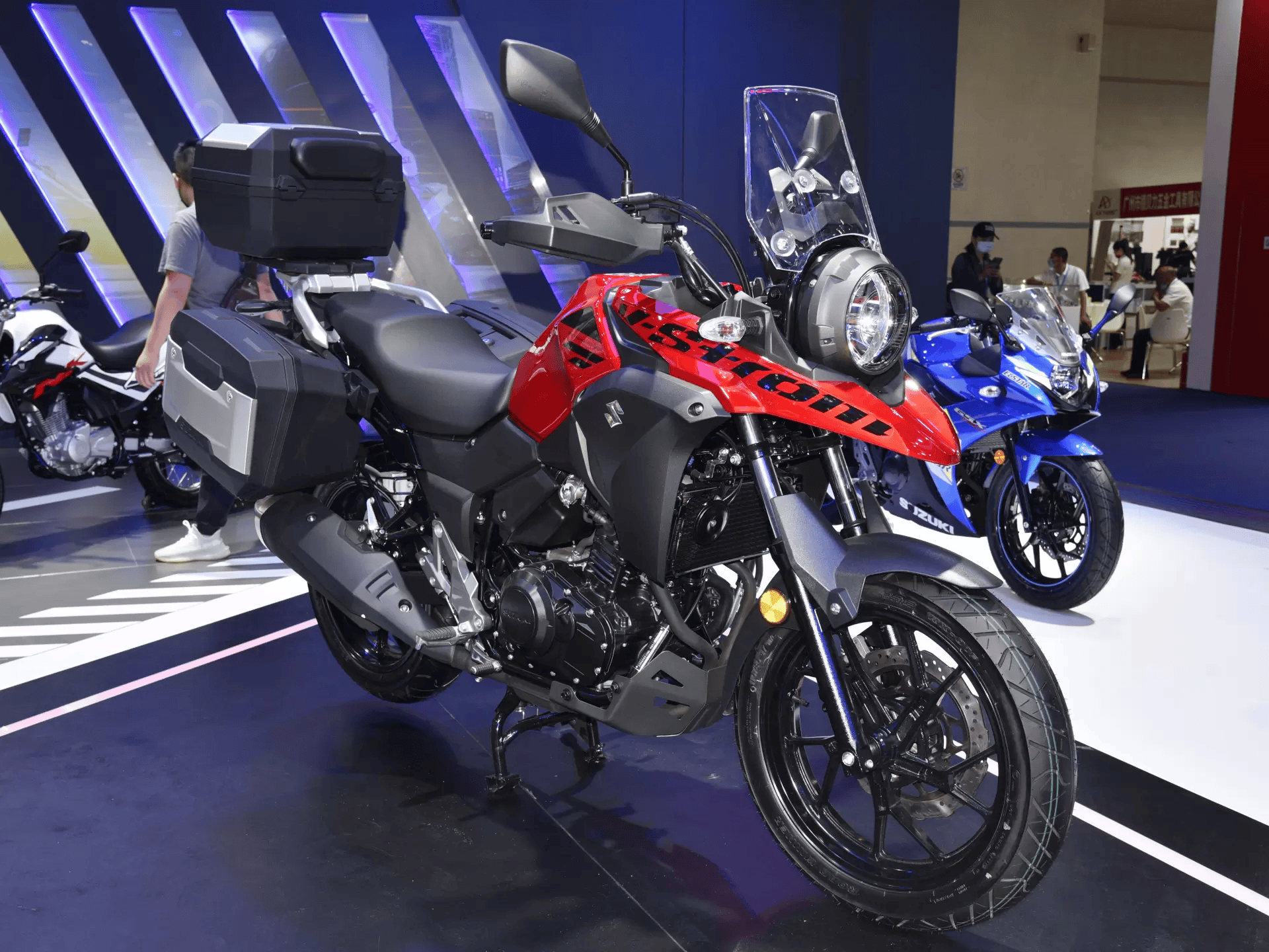 adv摩托车究竟该如何定义,对应汽车里的哪一种车型