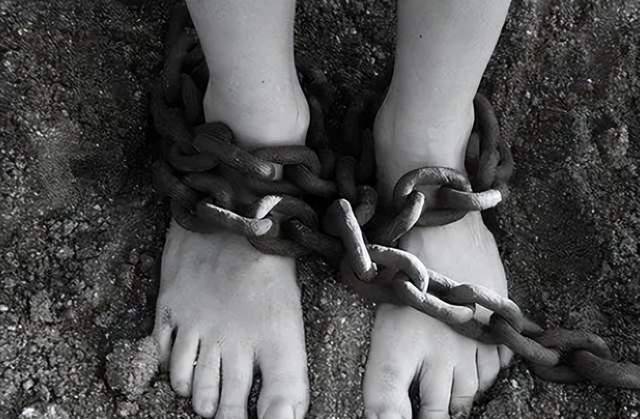 2013年浙江抓捕一绑架犯,审讯中突然大哭:撕票的人质是我亲儿子