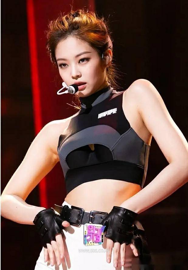 30岁金珍妮惊艳亮相,写真照中展现迷人风采,美貌与才华令人倾倒!