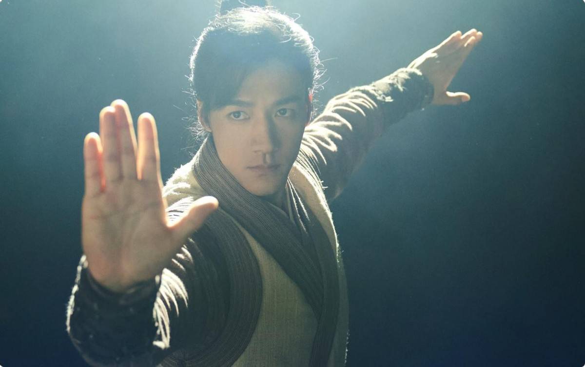原创            新《射雕》今晚开播！欧阳锋太帅，黄药师太油，梅超风太惊艳-射雕英雄传黄日华版欧阳锋