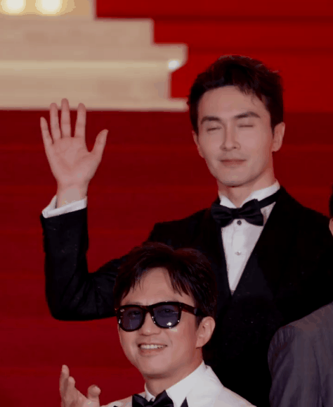 《胜券在握》导演:刘循子墨 主演:邓超,邓家佳,郑云龙,喻恩泰,张本煜