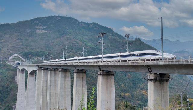 渝贵高铁启动设计,那能否说明花大价钱改造的渝贵铁路