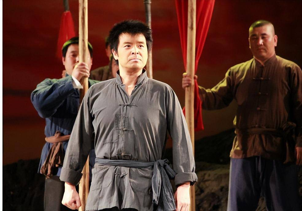 爸爸是老戏骨,妈妈是导演,入圈37年不红,与初恋结婚24年零绯闻_傅迦