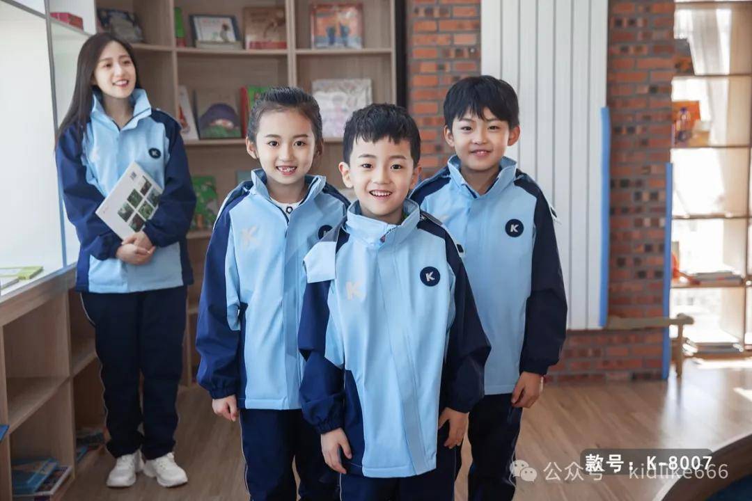 校服：让孩子们穿出自信与风采