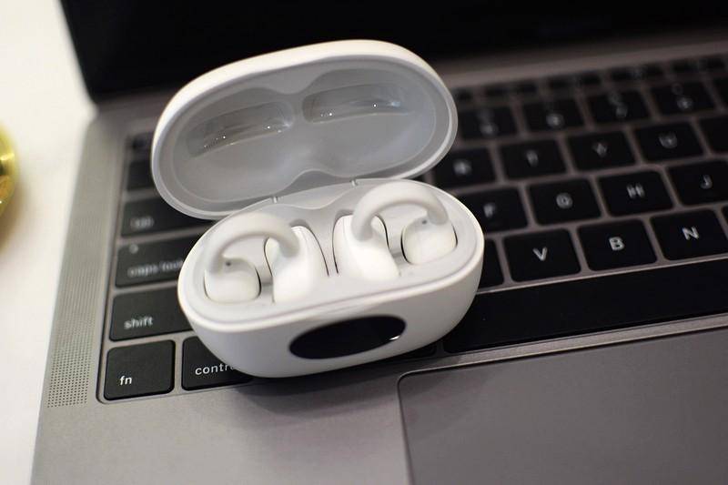 金耳朵认证的五星音质，双飞燕百耳颂蓝牙耳机B5 感受音质巅峰