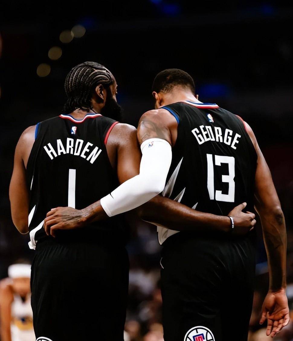 哈登的加盟与三巨头的诞生莱昂纳德与乔治双星联手一度使快船队成为