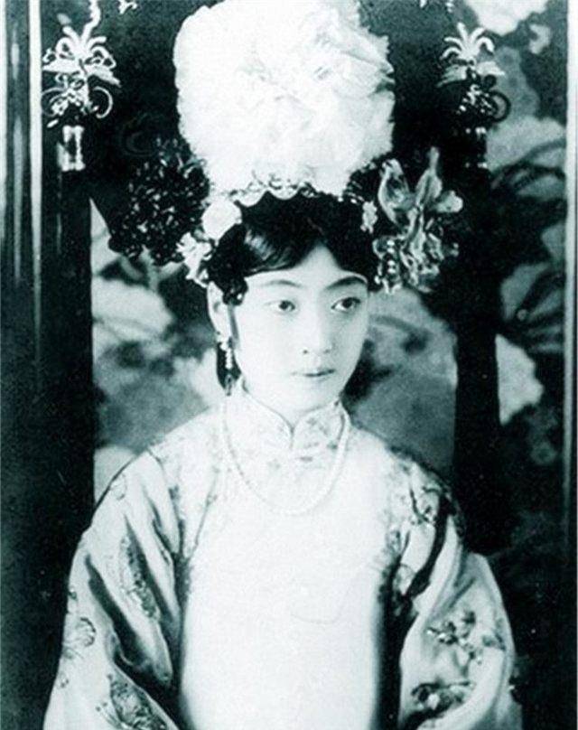 末代皇后婉容生前的旧照,第一幅图,气质唯美清新脱俗