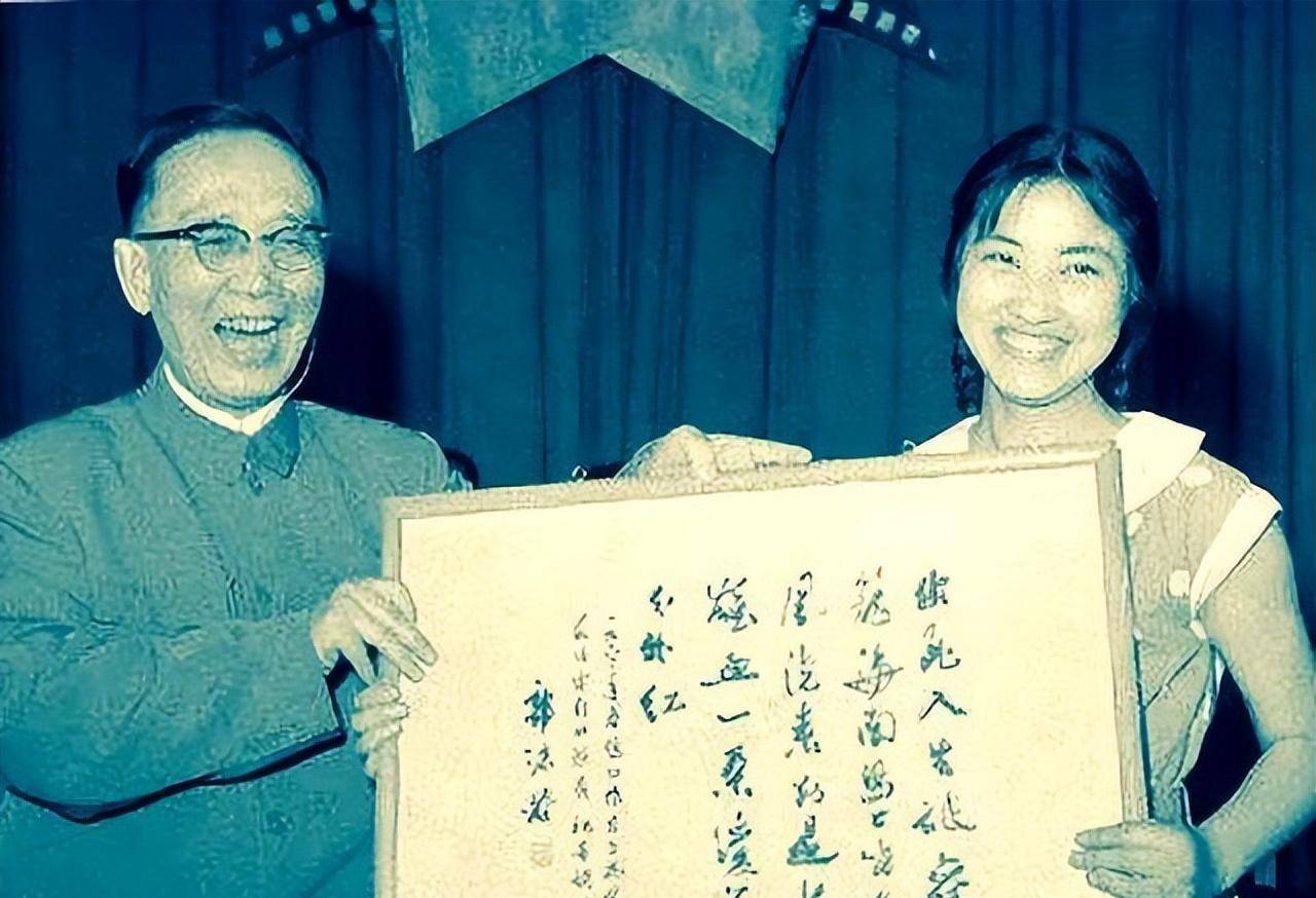 演员祝希娟:嫁给初恋恩爱58年,晚年住养老院,原因让人