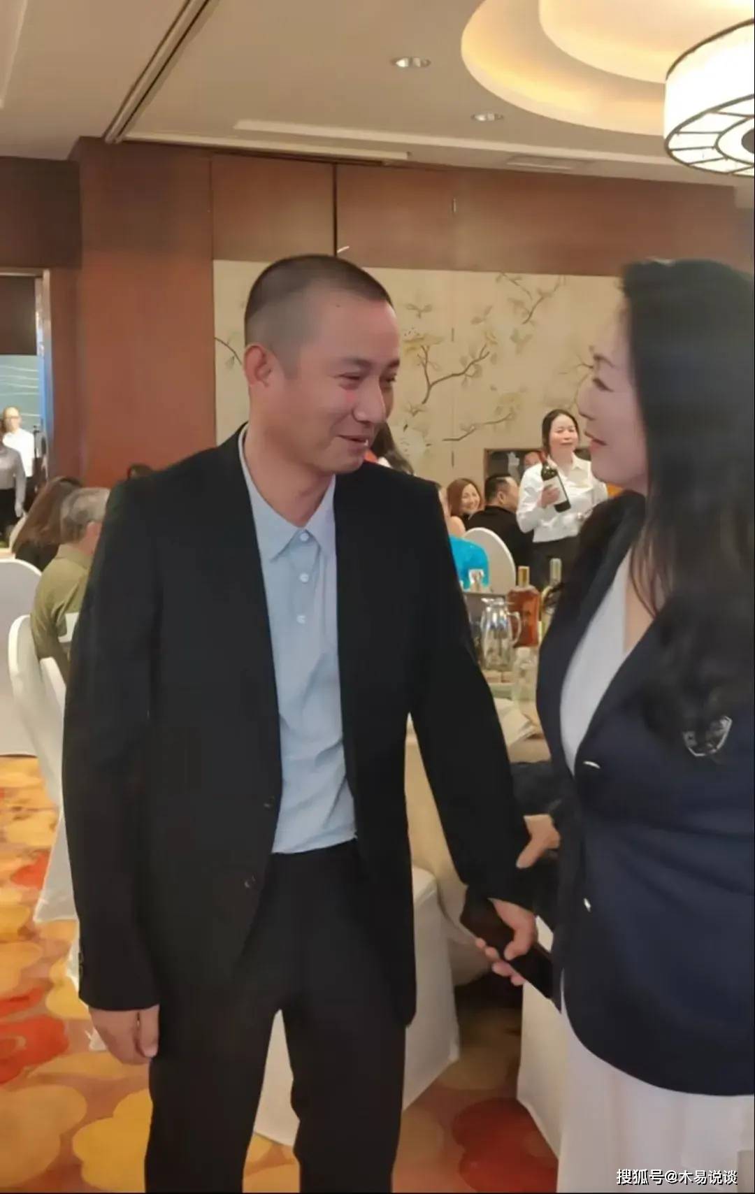 原创            众星现身聚会，张嘉译现身帅气依旧，57岁王志文显老态，文章瘦了-王志文和张译合作的电视剧大全