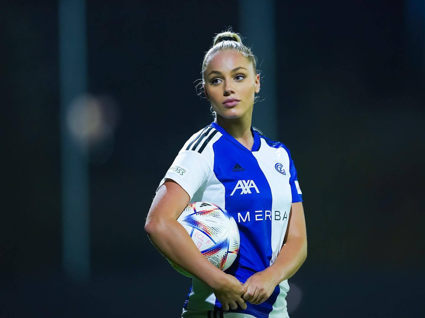 "世界最美女球员"安娜-玛利亚-马尔科维奇上周末与她的妹妹