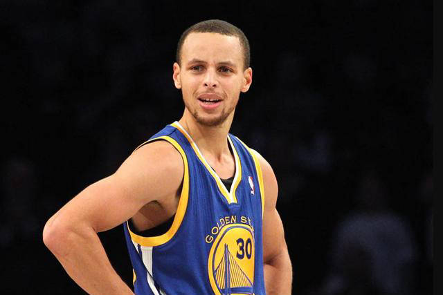 8分作为03年的顶尖球员,勒布朗·詹姆斯在克利夫兰骑士队一开始就被视