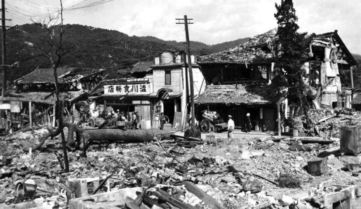 袭击美国夏威夷基地珍珠港以及美国陆军和海军在瓦胡岛上的飞机场,这