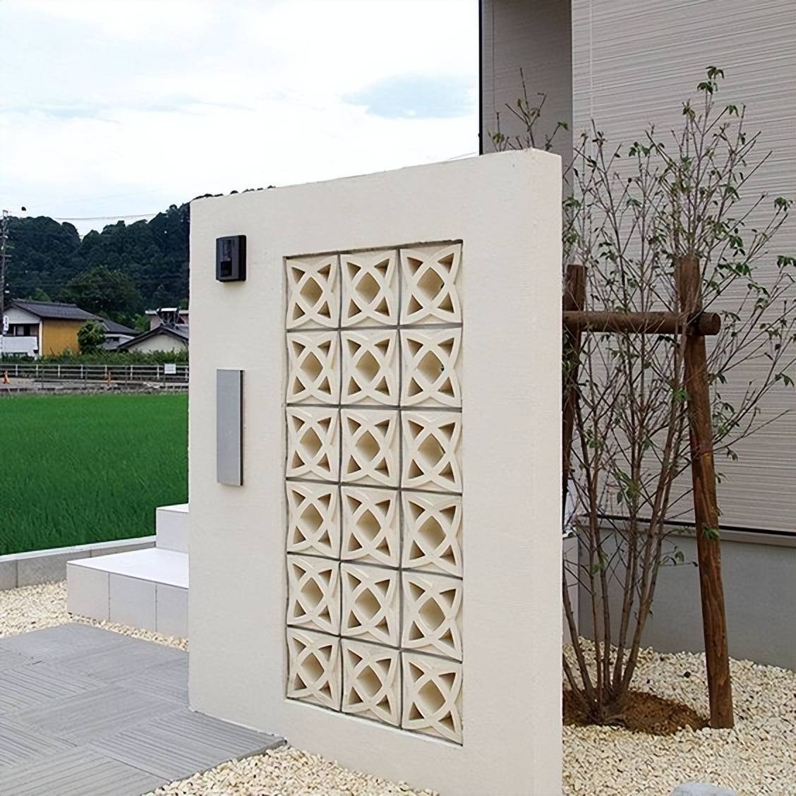 一面镂空墙,美了一个院子