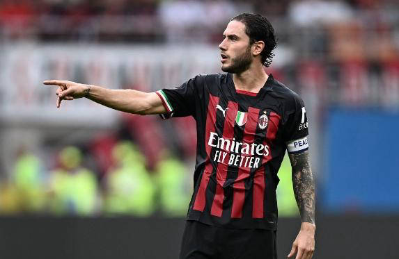 ac米兰计划升级右后卫,卡拉布里亚或将离队