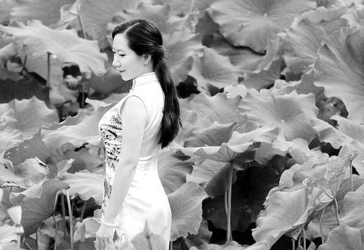 1924年,黄逸梵以陪小姑子张茂渊去英国留学为由,抛下4岁的女儿张爱玲