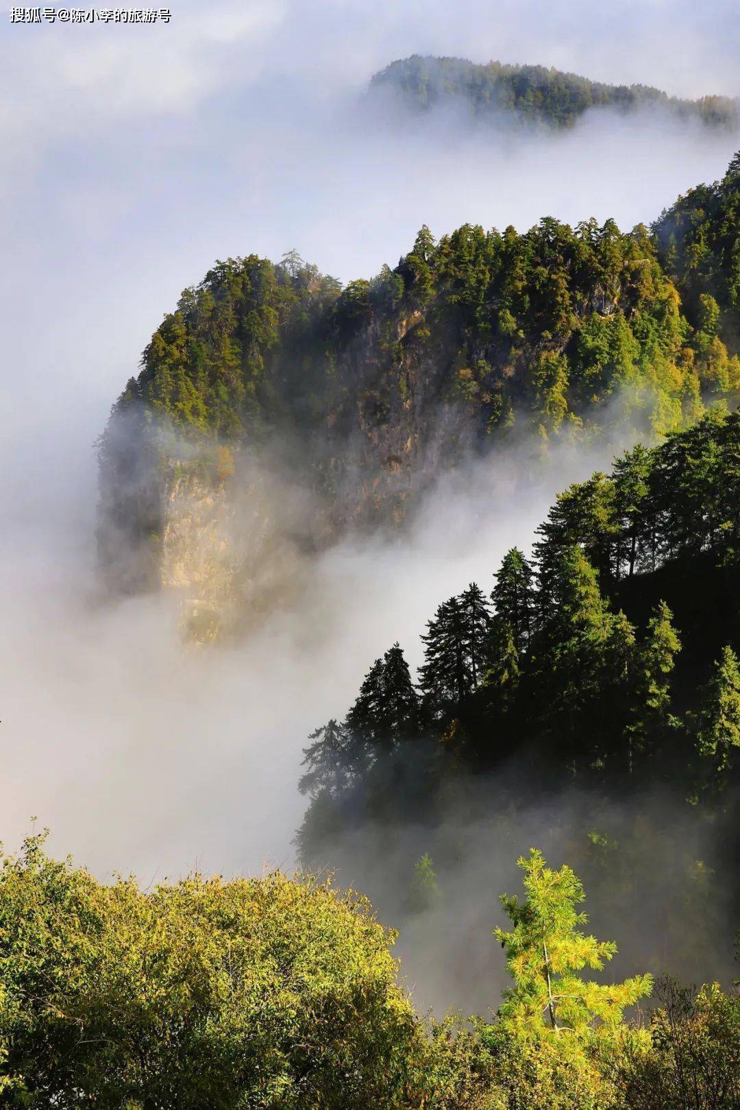 陇上名胜,甘肃贵清山,神似神笔马良的奇观,云雾缭绕似仙境