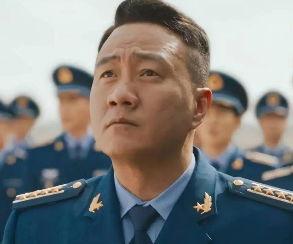 《海天雄鹰》:看懂吴强撒的这个谎,才明白鹞式飞行,是他的催命符