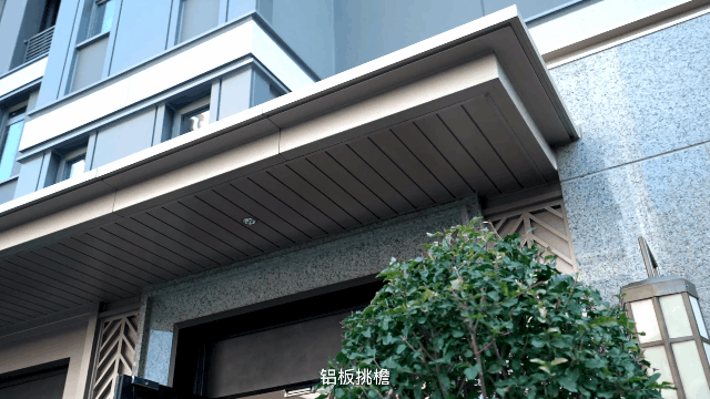 铝板挑檐,石材墙体即将进入的就是我们的实体样板房穿过英伦庄园风格