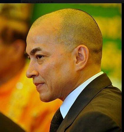 西哈莫尼国王年轻时英俊潇洒,老了却判若两人,原因何在?