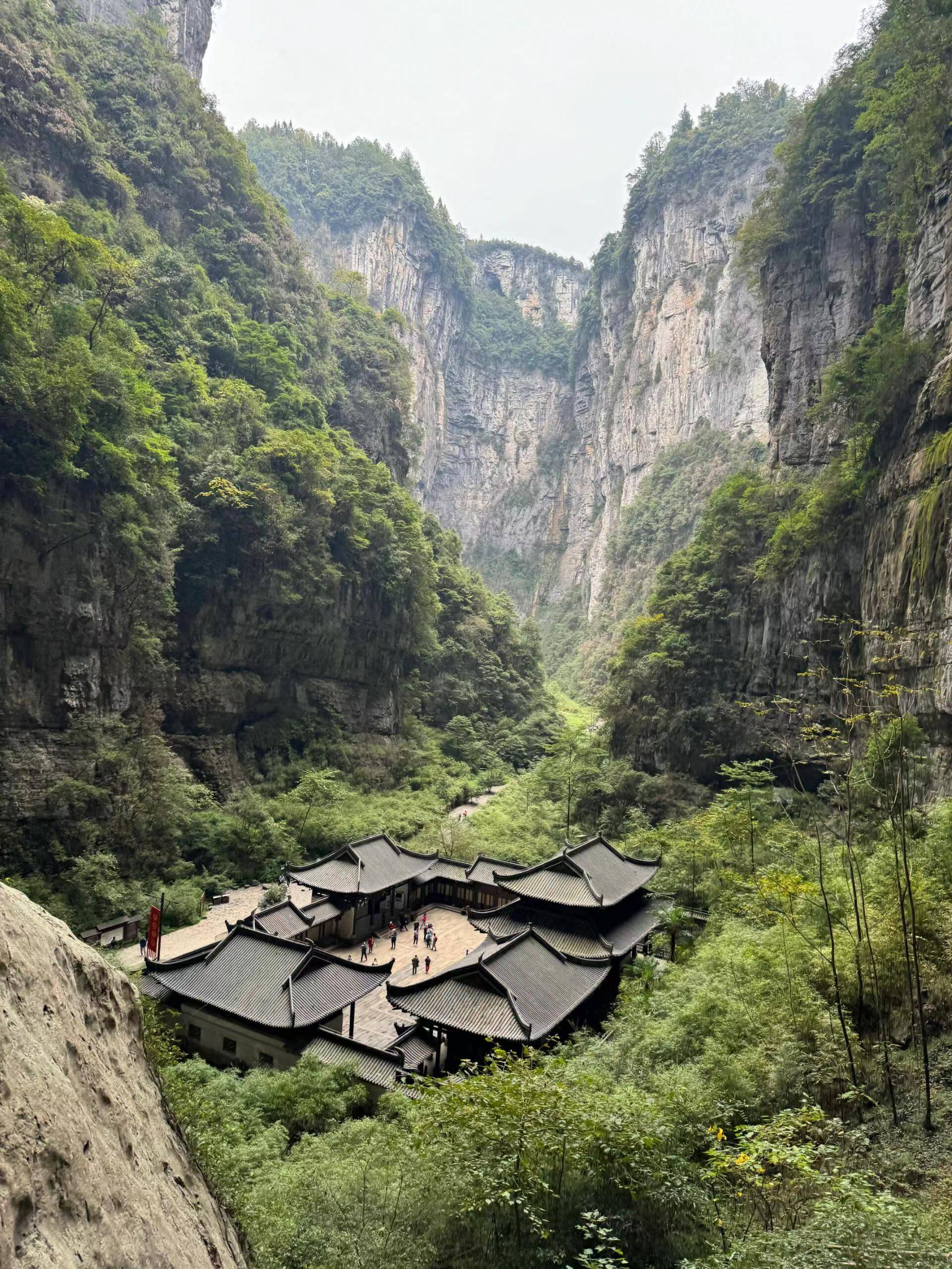 在重庆旅游四天大概需要多少钱,人均1200左右带你玩转重庆