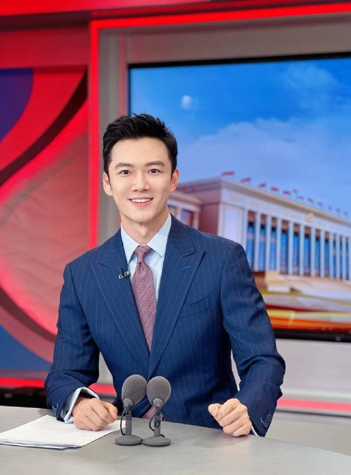 他是央视最帅主持人,30岁进央视,34岁上春晚,如今38岁感情成谜_张韬