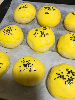 打蛋器只用于打蛋?它还能做出美味的芝麻牛奶小面包