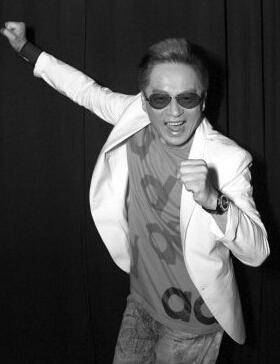 原来他已逝世十年,靠一首歌一夜爆红,临终给儿子留下八字箴言