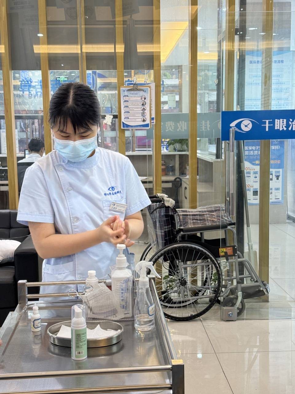 绵阳全飞秒|眼科护士周末摘镜周一上班