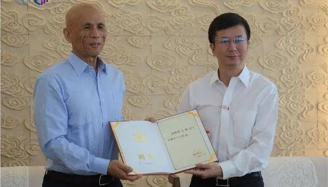 纪实74岁宁波老人,身家90亿捐1000万给浙江大学,儿子14岁上清华