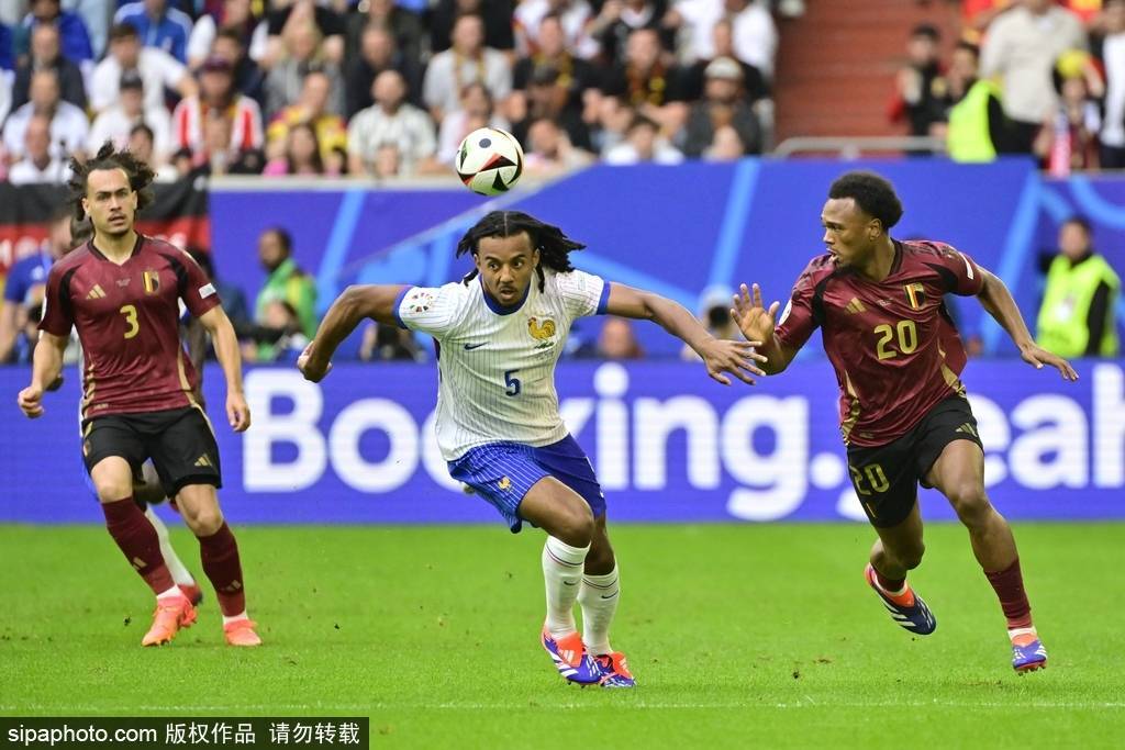 欧洲杯-高卢雄鸡围攻未果24分钟染3黄 法国半场0-0比利时