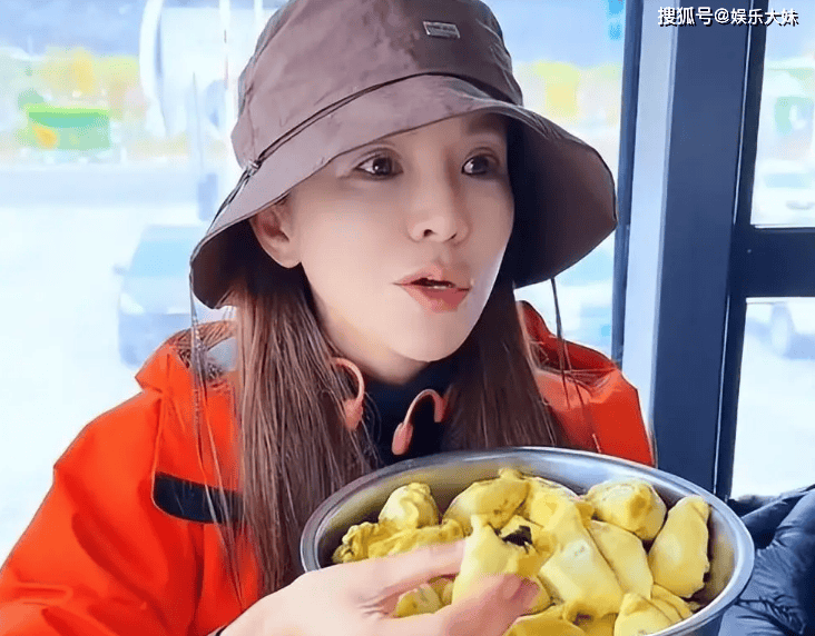 央视美女主持朱迅近照引热议,网友质疑颜值变化太大!