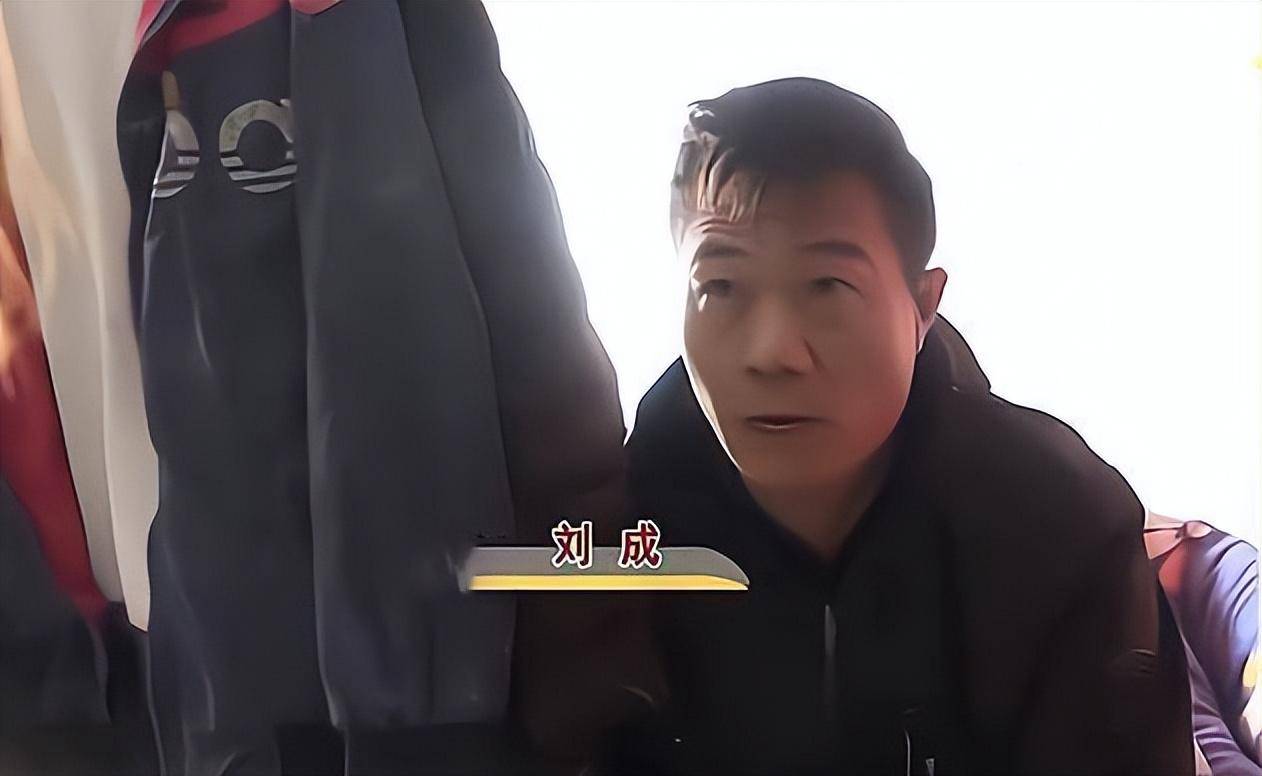 那个很可能是自己妻子的女人,应该是刘成的妻子李秀莲.