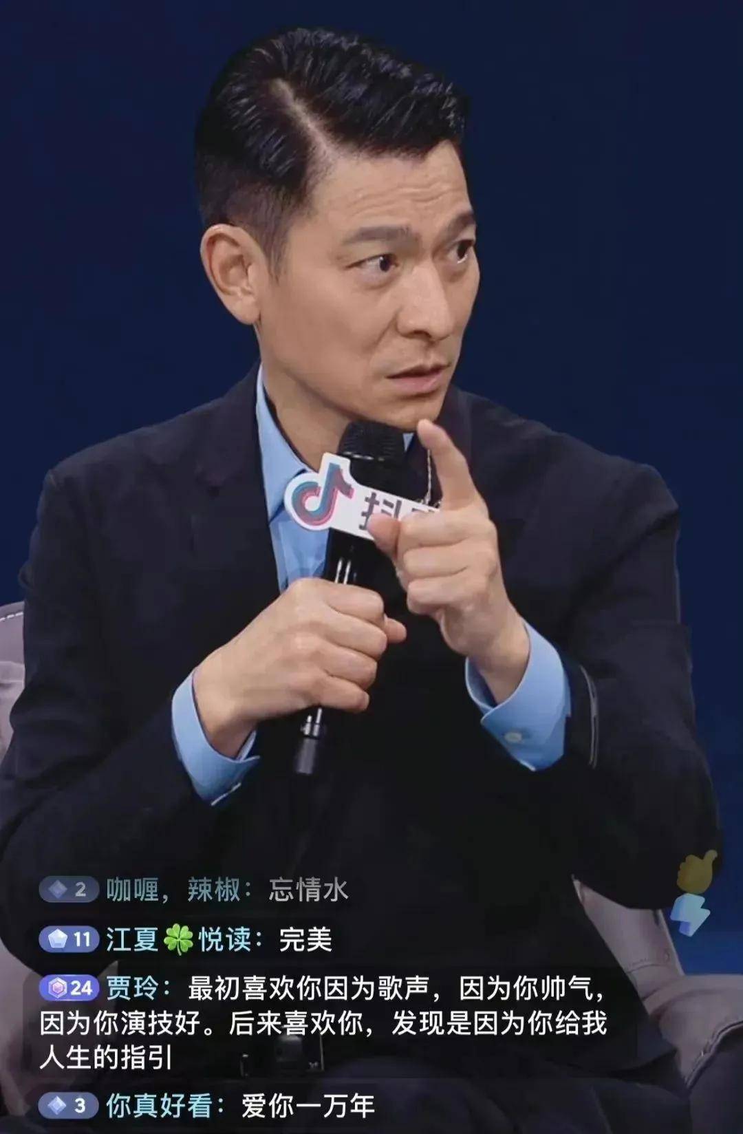 在搜索引擎里输入"刘德华帮助"几个字眼,相关的艺人能看到许多