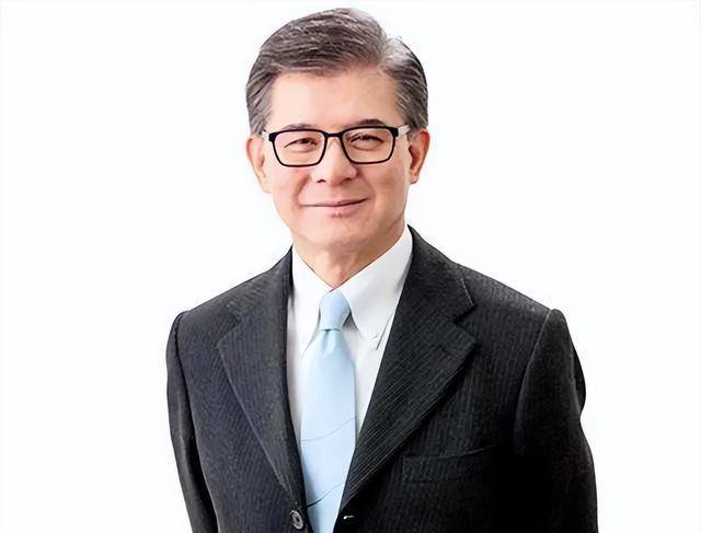 罗康瑞:为娶朱玲玲抛弃原配,儿子拒绝继承家产,连结婚都不请他