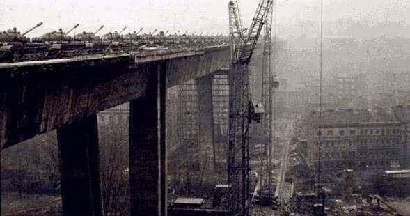 原创            百辆坦克碾压南京长江大桥，此国也这样检测桥梁质量，瞬间崩塌！-免费一键生成原创短视频安卓手机软件下载