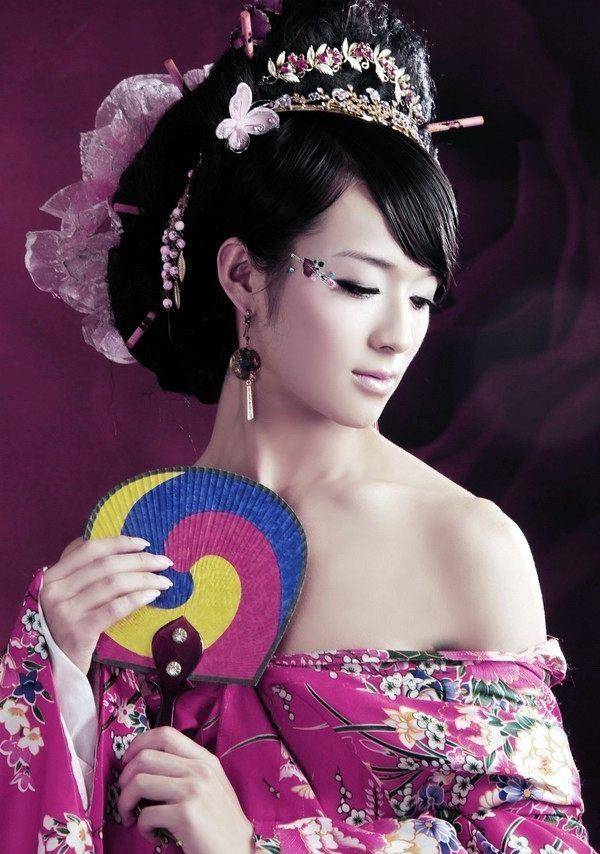 美女闺中作恶,色狼见义勇为,他竟成几十万伪娘祖师爷